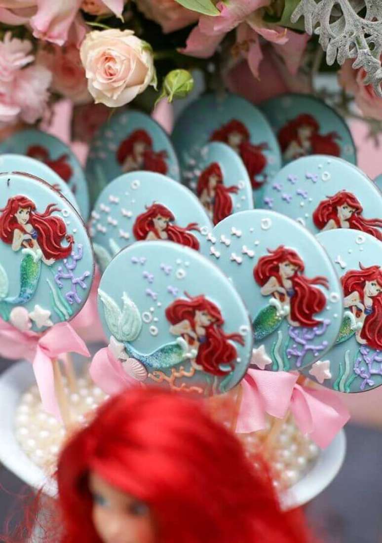 42. Doces personalizados para festa pequena sereia – Foto: Ideias Decor