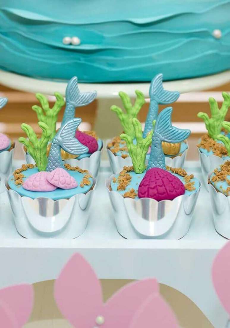 43. Festa sereia com lindos doces decorados super coloridos &ndash; Foto: Zozu