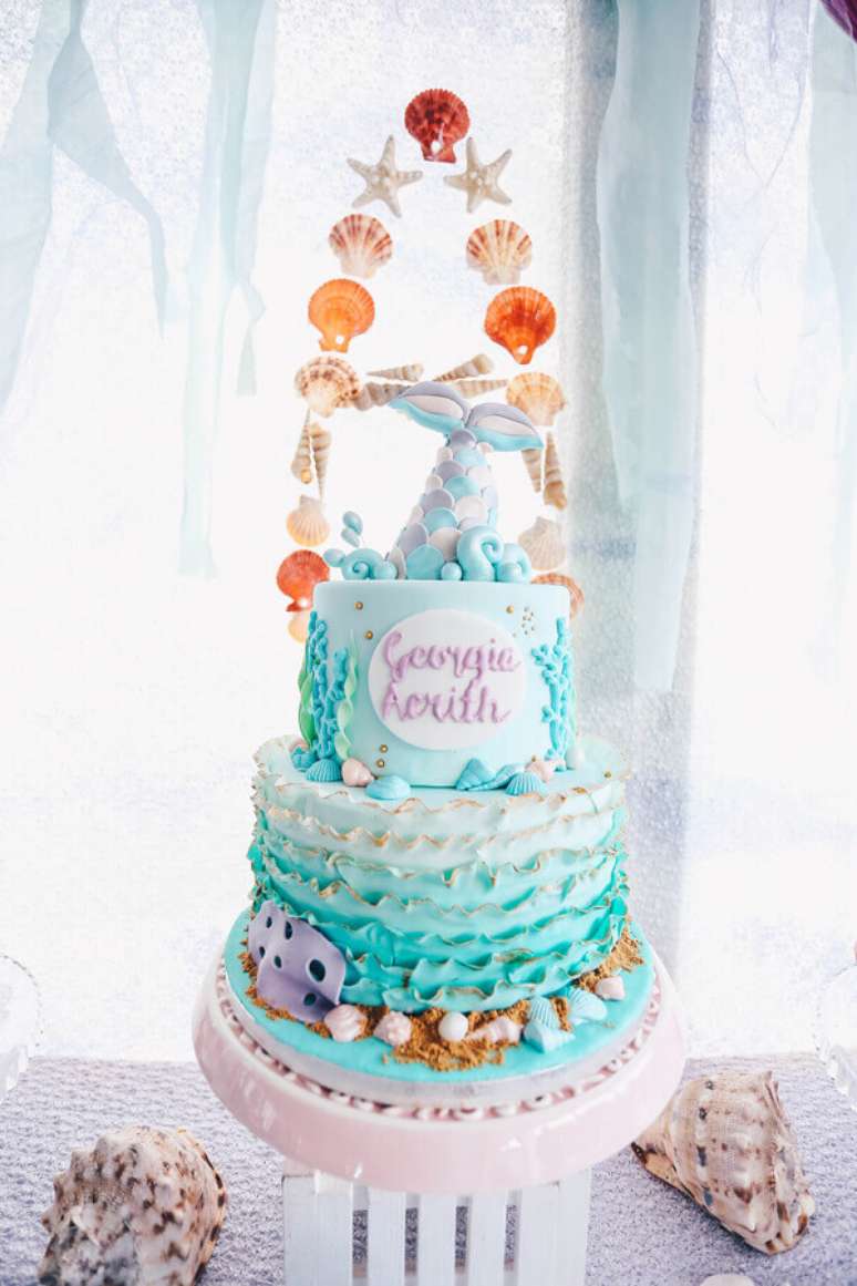 Cakes Michelle on X: Bolo decorado em chantilly com tema Moana