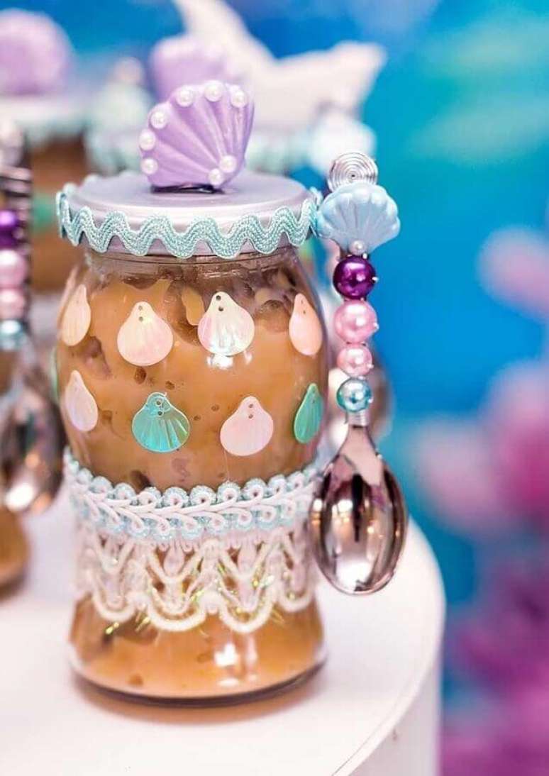 70. Potinhos de doces decorados para festa sereia – Foto: Pinterest