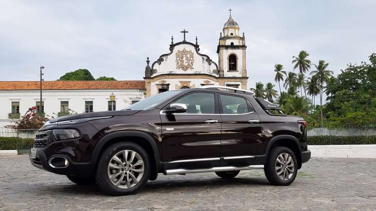 Fiat Toro em frente ao Mosteiro de São Bento, em Olinda: viagem interrompida.