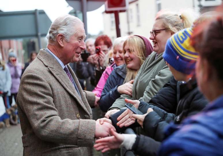Pr&iacute;ncipe Charles visita cidade de Pontypridd no Pa&iacute;s de Gales 21/2/2020 Chris Jackson/Pool via REUTERS