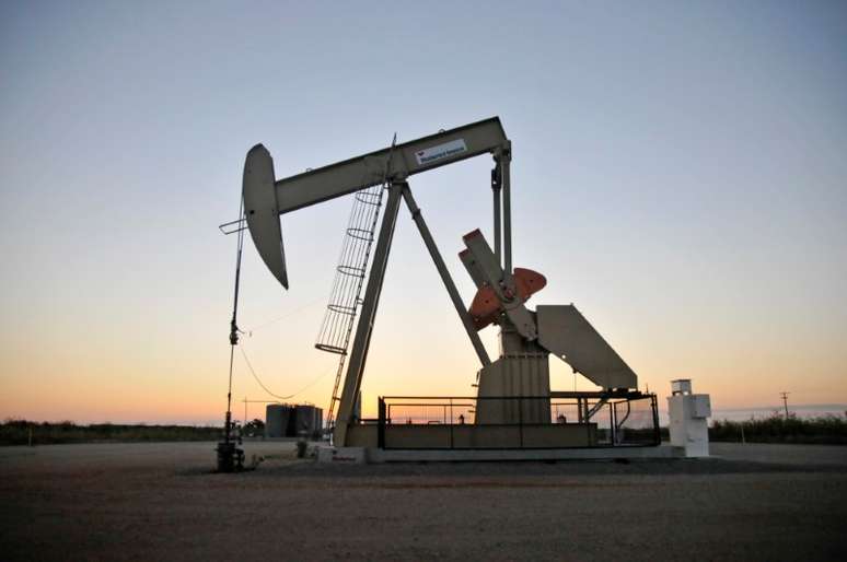 Bombemanto de petróleo em Guthrie, Oklahoma (EUA) 
15/09/2015
REUTERS/Nick Oxford