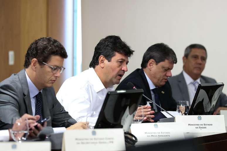 Ministro da Saúde, Luiz Henrique Mandetta, durante videoconferência com Governadores do Sudeste