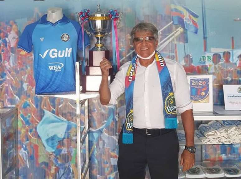 Artur Bernardes é técnico do Rayong FC, da Tailândia (Foto: Rayong FC)