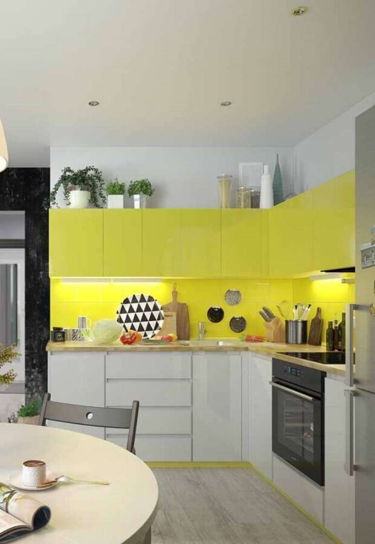 4. A cozinha em L é uma boa alternativa para quem deseja otimizar espaço em uma cozinha pequena – Foto: Eu Amo Decoração