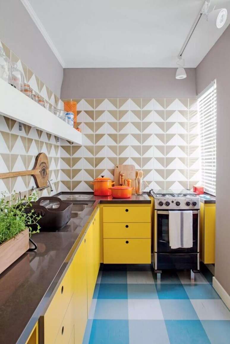23. Decoração colorida para cozinha retrô – Foto: Arquitetando na Net
