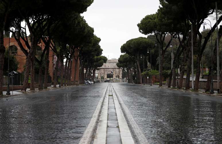 Avenida deserta em Roma
26/03/2020
REUTERS/Yara Nardi