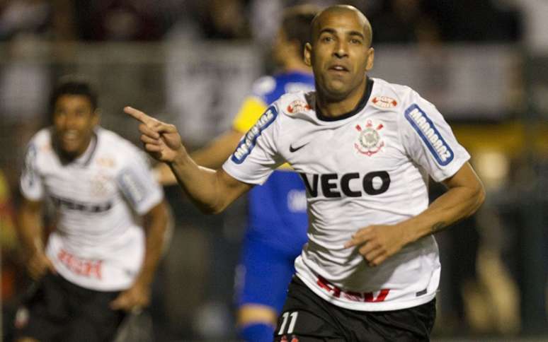 Emerson Sheik marcou dois gols no jogo de volta e deu o título da Libertadores ao Corinthians (Daniel Augusto Jr/Ag. Corinthians)