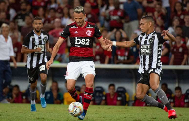 Renê em ação pelo Flamengo, em clássico contra o Botafogo, no Maracanã (Foto: AlexandreVidal / Flamengo)