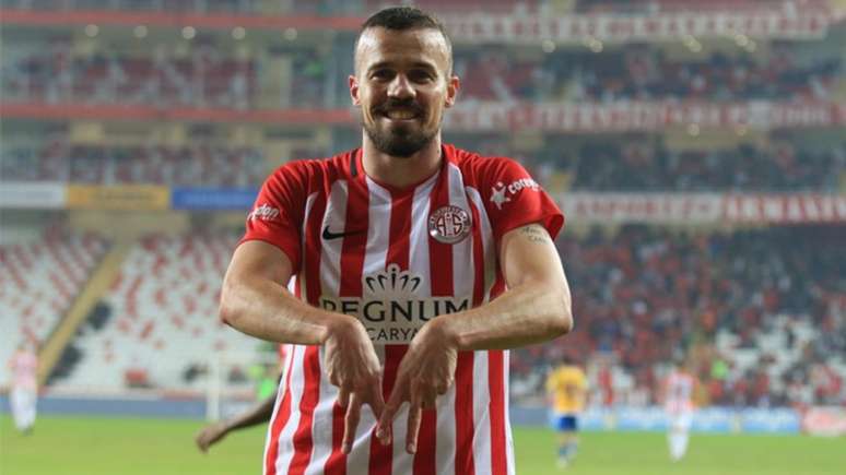 Chico está jogando no Antalyaspor-TUR atualmente-(Divulgação/Antalyaspor)