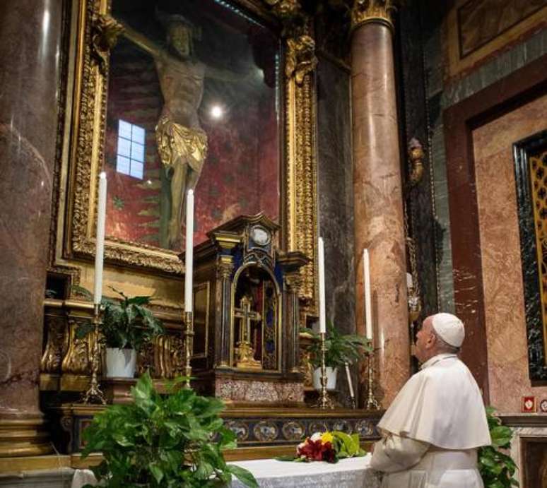 Papa Francisco visitou o Crucifixo Milagroso no dia 15 de março