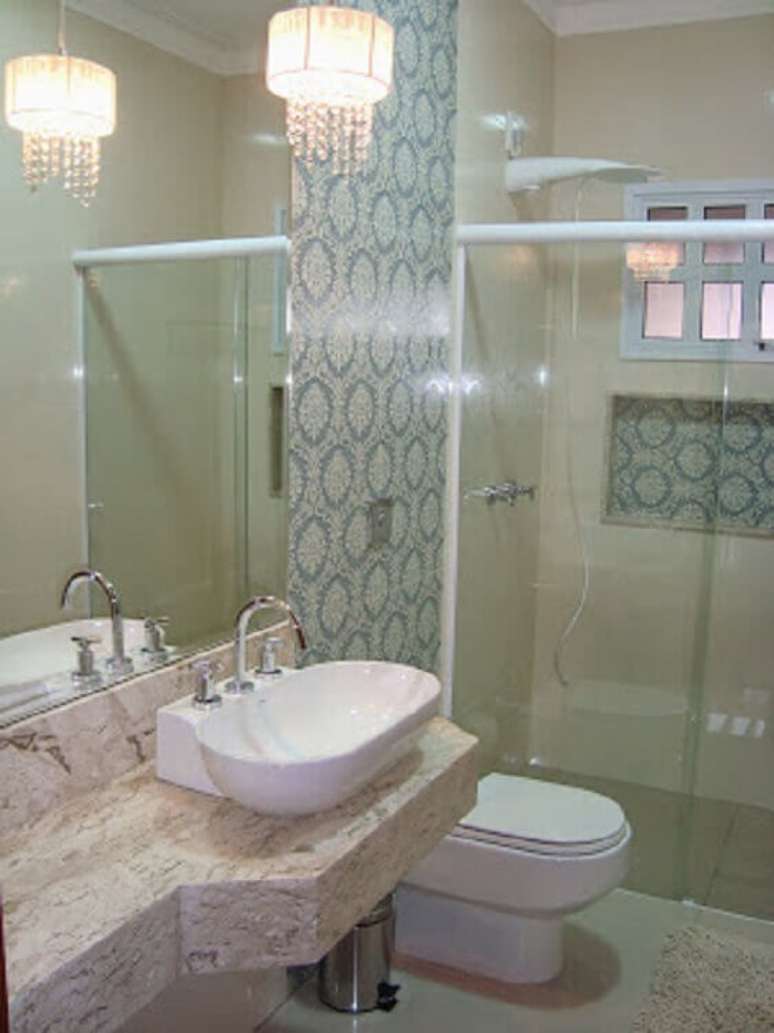 59. Lustre pendente para banheiro pequeno &ndash; Foto: Pinterest