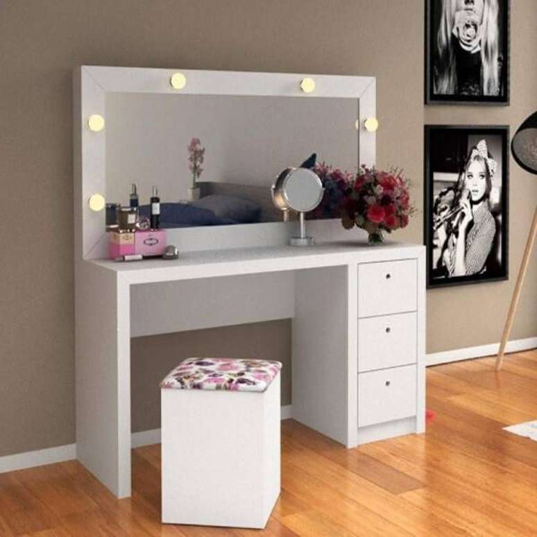 67. Os puffs combinando com as demais mob&iacute;lias s&atilde;o lindos &ndash; Foto: M&oacute;veis mais