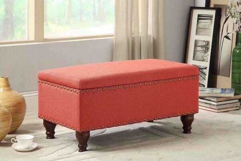 3. Os puffs em modelo ba&uacute; s&atilde;o boas op&ccedil;&otilde;es para otimiza&ccedil;&atilde;o de espa&ccedil;o &ndash; Foto: Via Pinterest