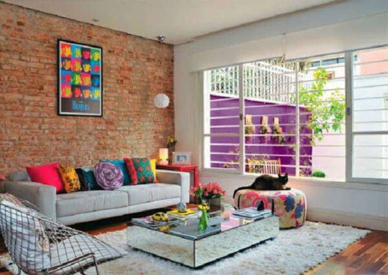 63. Se bem pensado com os demais m&oacute;veis os puffs s&oacute; agregam a decora&ccedil;&atilde;o e ambiente &ndash; Foto: Chiq Mademosseille