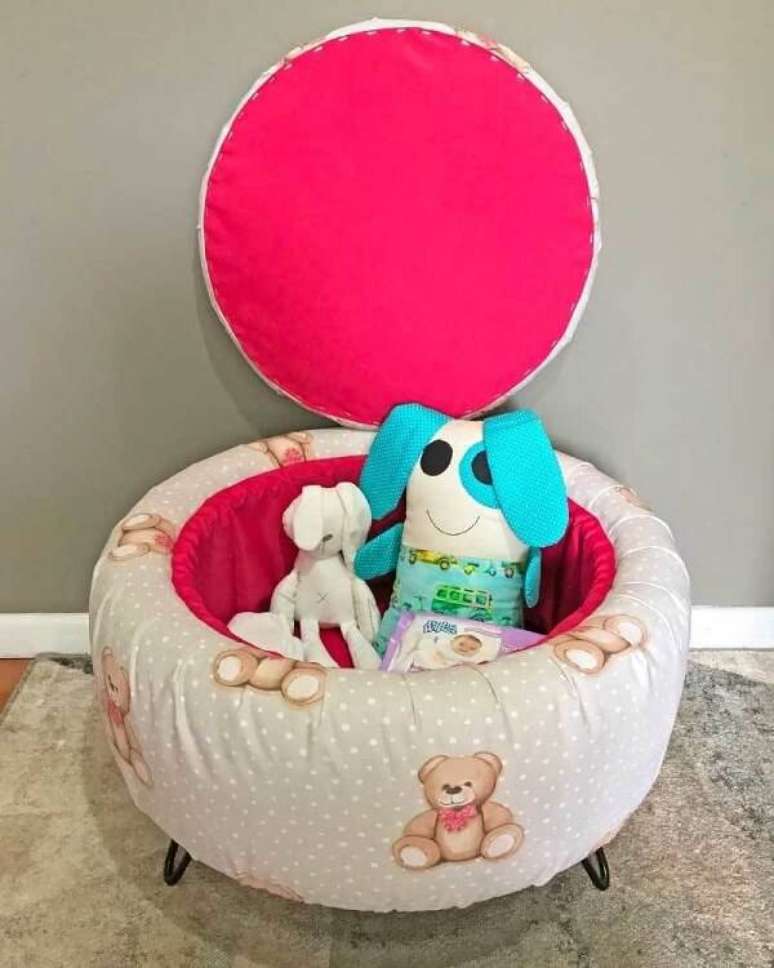 47. Puffs de pneu infantil s&atilde;o super criativos e podem se tornar um ba&uacute; de brinquedos &ndash; Foto: Via Pinterest