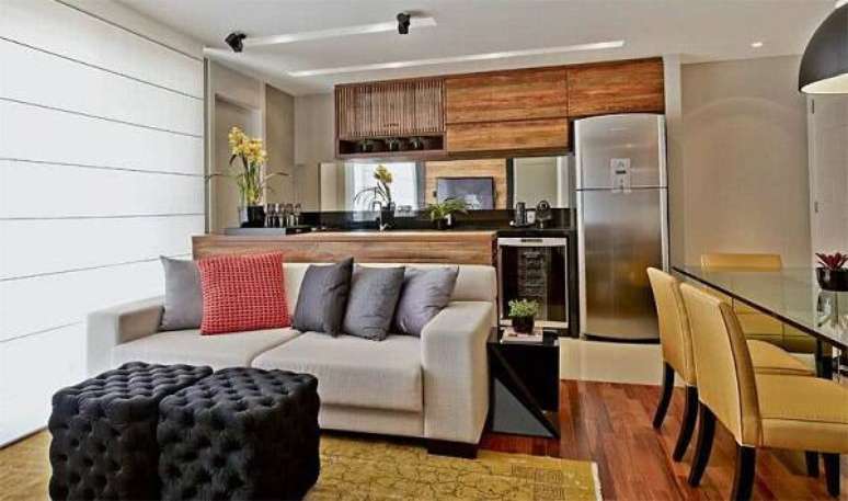 20. Puffs quadrados s&atilde;o boas op&ccedil;&otilde;es para integrar qualquer ambiente &ndash; Foto: &Ocirc; de casa