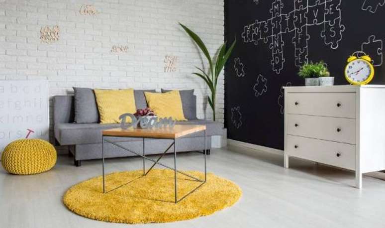 18. Puffs de croch&ecirc; colorido d&atilde;o um ar mais vibrante ao ambiente &ndash; Foto: Revista sele&ccedil;&otilde;es