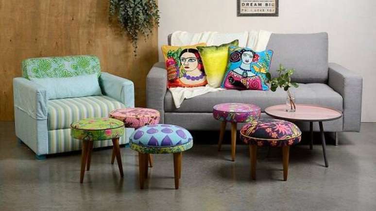 7. Os puffs banqueta s&atilde;o super &uacute;teis e ficam bem em qualquer estilo e decora&ccedil;&atilde;o &ndash; Foto: Via Pinterest