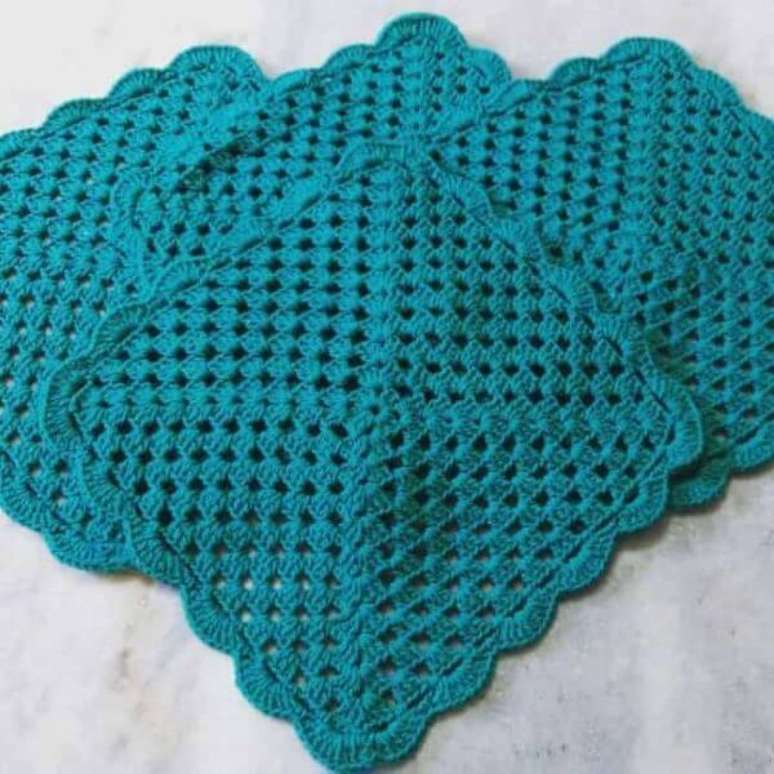 12. Guardanapo azul de croch&ecirc; &ndash; Via: Pinterest