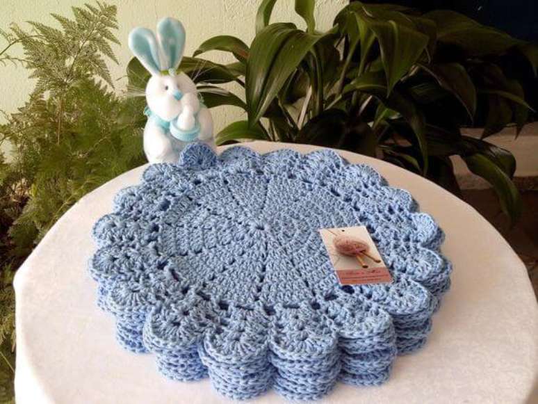 13. Guardanapo azul de croch&ecirc; para p&aacute;scoa &ndash; Via: Pinterest