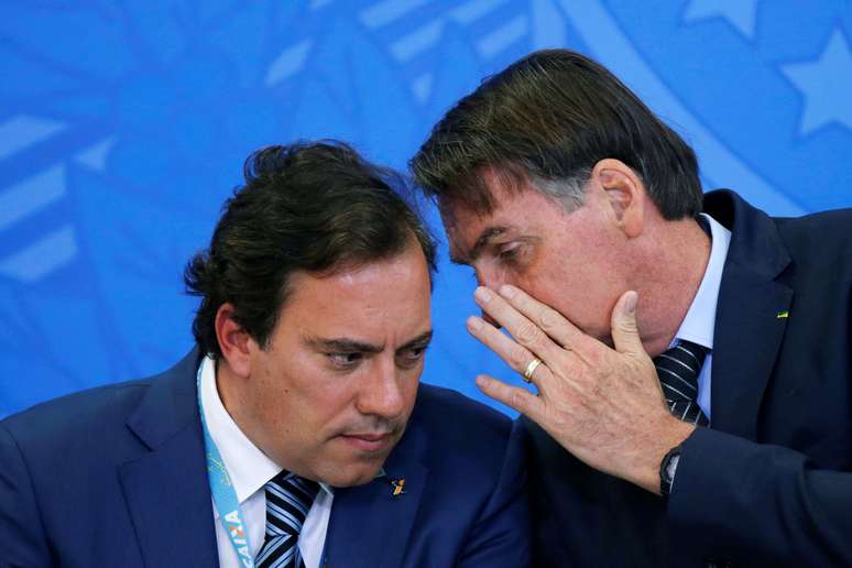 Presidente da Caixa, Pedro Guimarães, ao lado do presidente Jair Bolsonaro 
20/02/2020
REUTERS/Adriano Machado