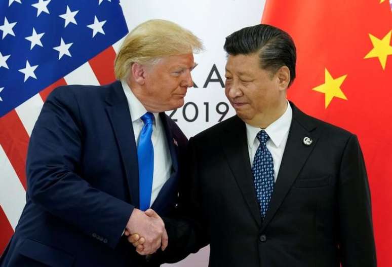 Presidente dos EUA, Donald Trump, e presidente da China, Xi Jinping, durante encontro do G20 em Osaka
29/06/2020 REUTERS/Kevin Lamarque