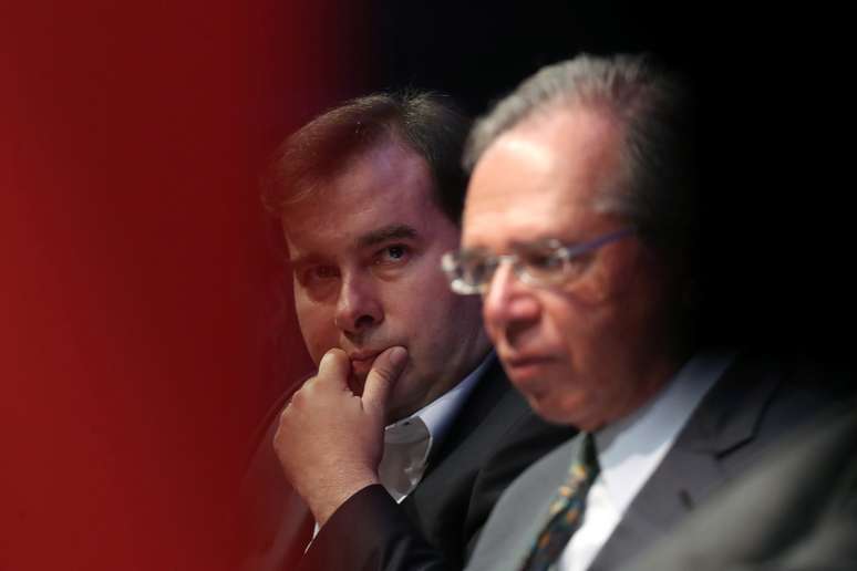 Presidente da Câmara dos Deputados, Rodrigo Maia, ao lado do ministro da Economia, Paulo Guedes, em evento do Lide em Campos do Jordão (SP) 
05/04/2019
REUTERS/Amanda Perobelli