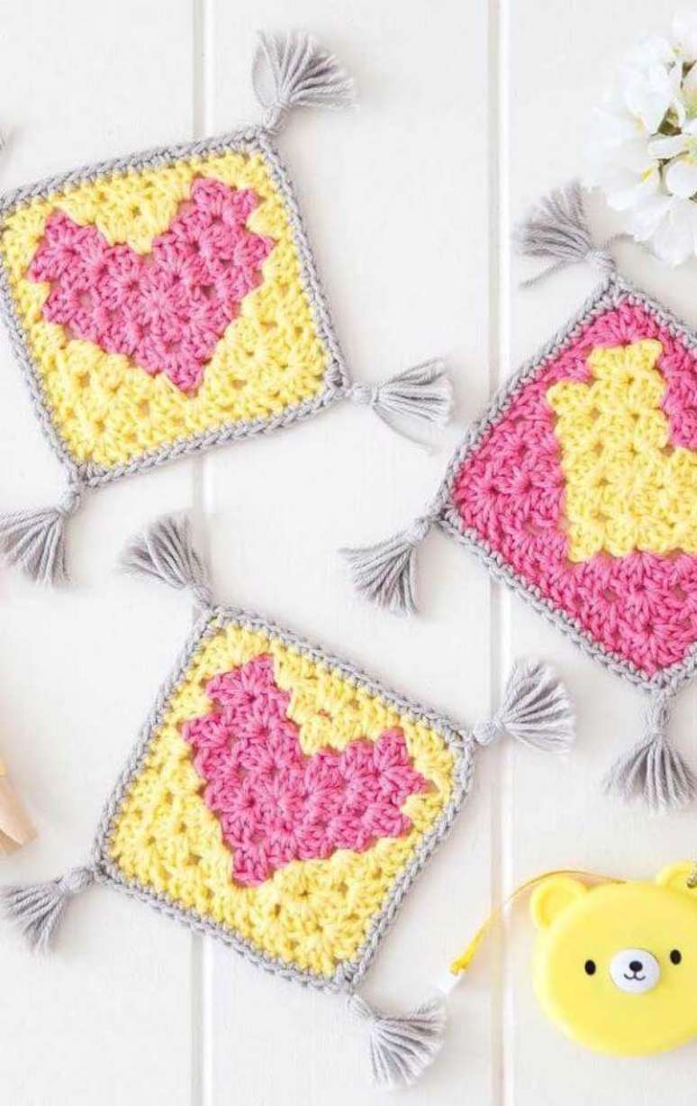 28. Guardanapo de croch&ecirc; colorido &ndash; Via: Pinterest