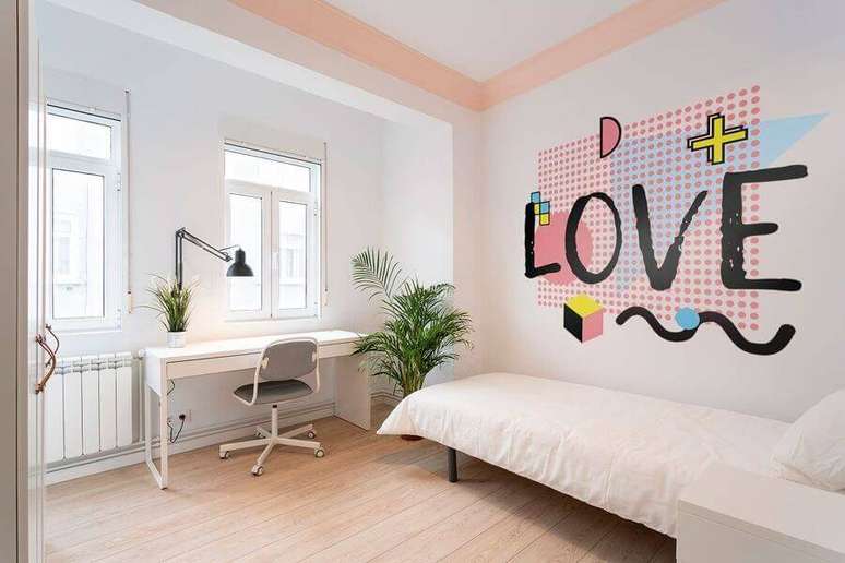 5. Quarto de solteiro decorado com adesivo de parede &ndash; Foto: Habitissimo