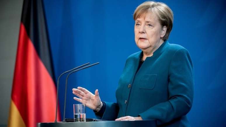 O governo alemão tem buscado evitar uma quarentena, mas criou medidas de distanciamento social