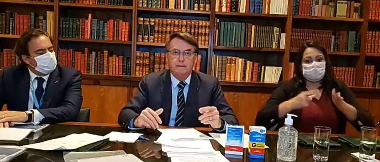 Presidente Jair Bolsonaro em live no Facebook