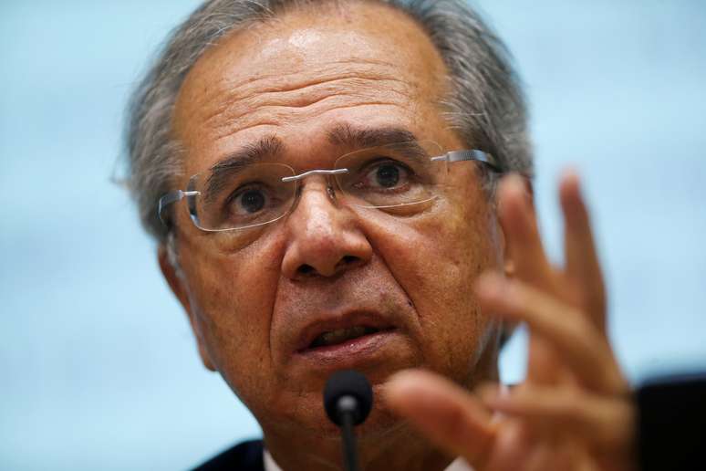 Ministro da Economia, Paulo Guedes, durante entrevista coletiva em Brasília
16/03/2020 REUTERS/Adriano Machado 