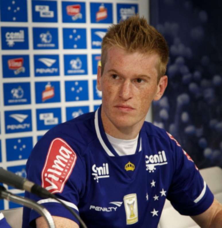 Douglas Grolli fez apenas dois jogos oficiais pelo Cruzeiro- (Foto: Washington Alves / LightPress)