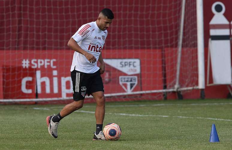 Rojas já vinha fazendo exercícios no campo antes da pausa dos campeonatos - Rubens Chiri/saopaulofc.net