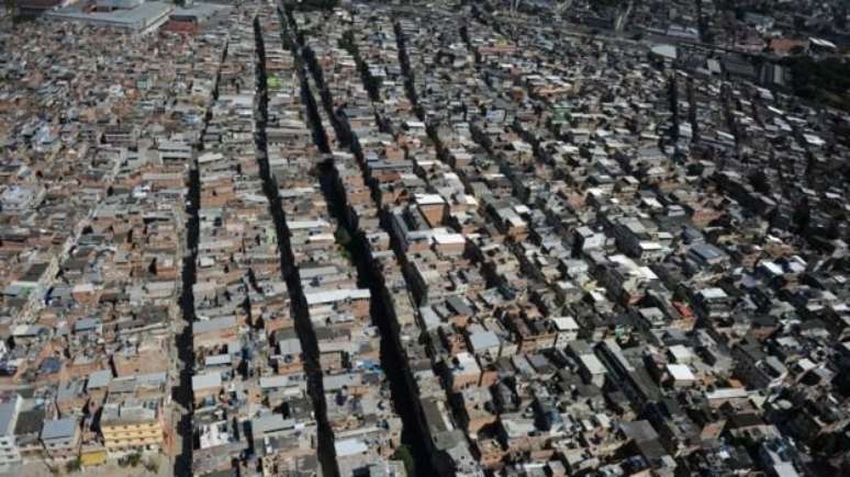 O Brasil tem 13,6 milhões de pessoas morando em favelas, segundo os institutos Data Favela e Locomotiva. Algumas delas são mais populosas do que municípios inteiros