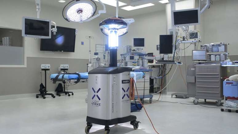 O Xenex também possui um dispositivo que usa luz UV