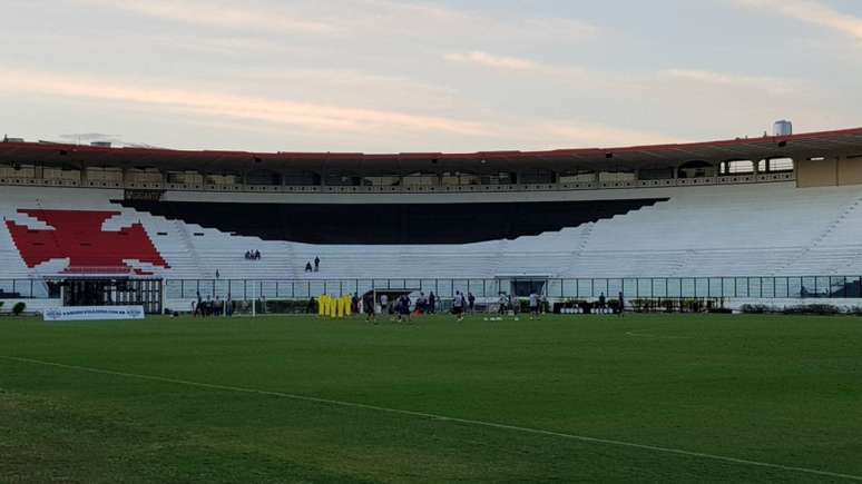 Jogadores devem utilizar as instalações de São Januário por cerca de dois meses (David Nascimento/Lancepress)