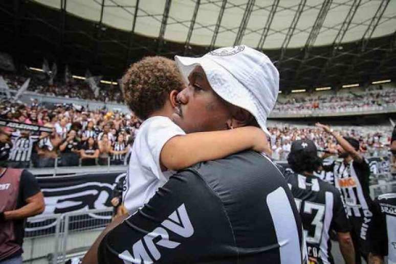 Djonga tem participado de diversas ações do Galo, sempre se posicionando em relação ao clube e ao futebol-(Bruno Cantini/Atlético-MG)