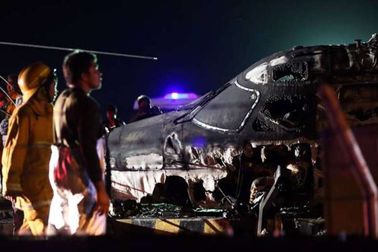 Avião explodiu ainda na pista, de acordo com testemunhas
