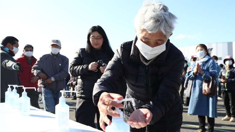 Japão não proibiu aglomerações, mas rastrearam infectados e isolaram grupos doentes