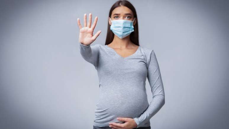 Em Nova York, principal epicentro do novo coronavírus nos EUA, mulheres não poderão ter nenhuma companhia no parto durante a pandemia