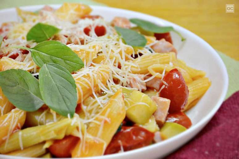 Guia da Cozinha - 7 receitas de macarr&atilde;o na panela de press&atilde;o para quem tem pregui&ccedil;a de cozinhar