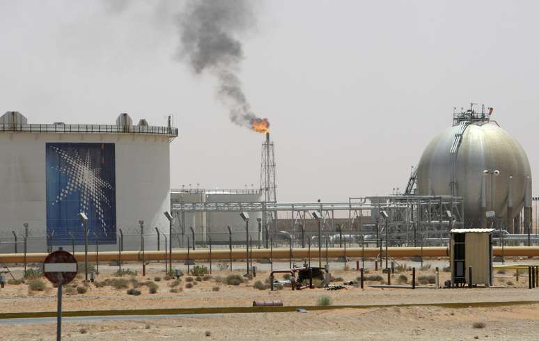 Campo de petróleo em Khurais, Arábia Saudita 
23/06/2008
REUTERS/Ali Jarekji