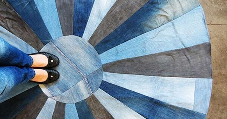 22. Tapete de retalhos de tecido jeans. Fonte: Revista Artesanato