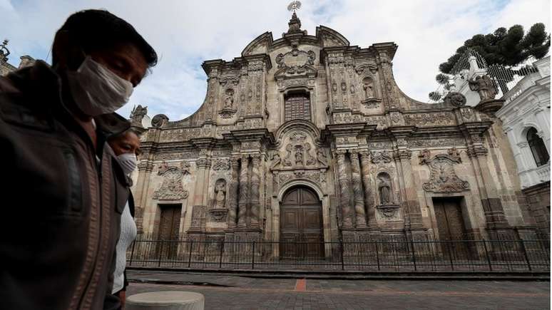 Sistema funerário entrou em colapso no Equador diante do coronavírus