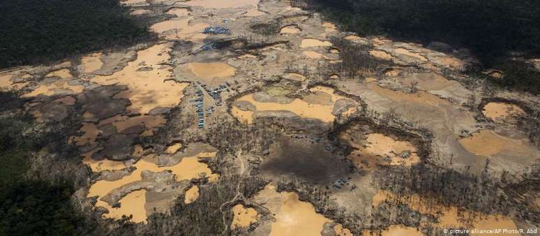 Arquivo: garimpo ilegal no Peru, em foto de 2014