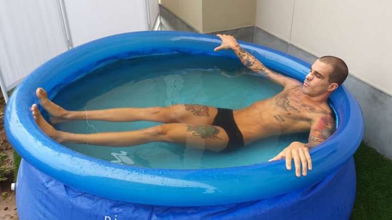 Fora das piscinas, Bruno Fratus mantém preparação física e mental (Foto: Divulgação Twitter/Time Brasil)