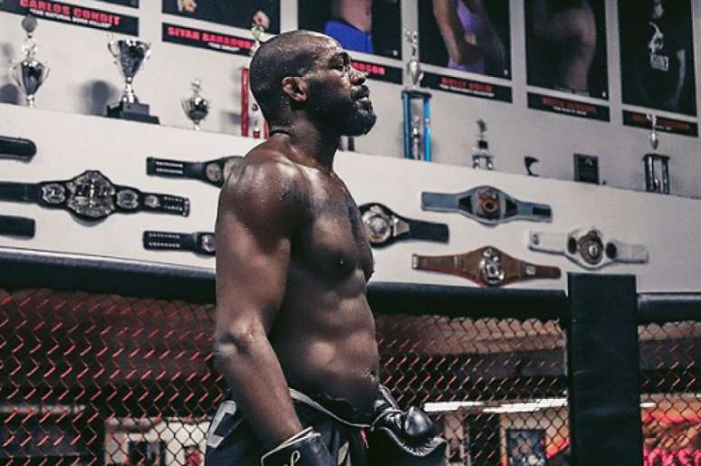 Jon Jones vai cumprir um ano de liberdade condicional supervisionada (Foto reprodução Instagram)